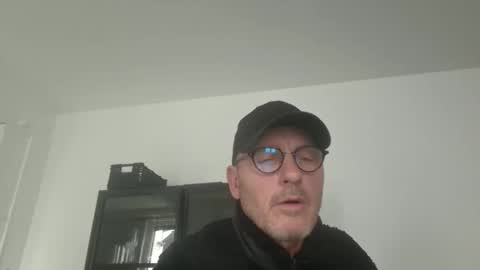 Snapshot of hotcriss76 chatting on 17, 12, 2025 HotCriss online show from 17, 12, 2025