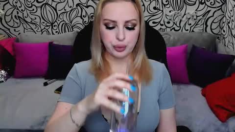 Snapshot of hotdreamhere chatting on 15, 1, 2026 Alice online show from 15, 1, 2026