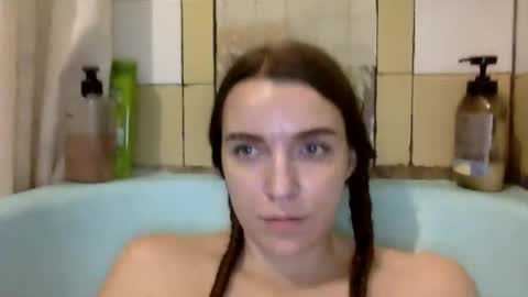 Snapshot of hoteffy chatting on 19, 1, 2025 effy online show from 19, 1, 2025