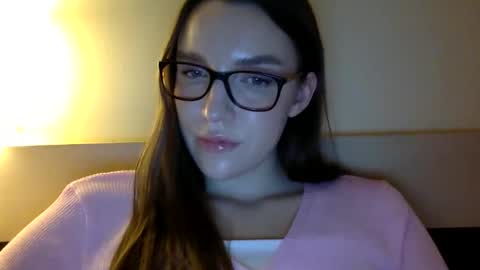 Snapshot of hoteffy chatting on 5, 3, 2025 effy online show from 5, 3, 2025