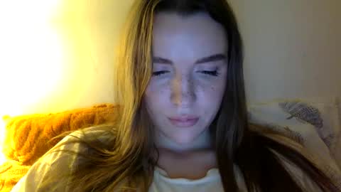 Snapshot of hoteffy chatting on 3, 11, 2025 effy online show from 3, 11, 2025