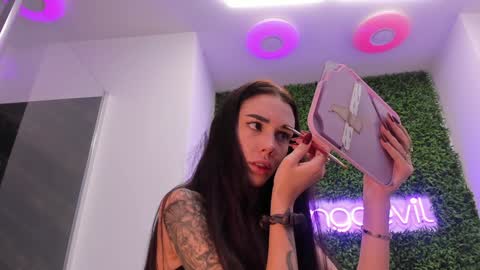 hotfallingdevil online show from 22, 11, 2025