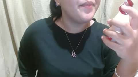 hotiemorenagurl18 online show from 16, 9, 2025