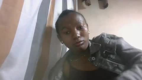 Snapshot of hotiesveronique chatting on 22, 10, 2025 veronique online show from 22, 10, 2025