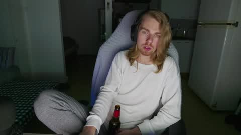 Snapshot of hotinhell666 chatting on 9, 12, 2024 Hikikomori Alex online show from 9, 12, 2024