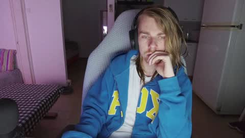 Snapshot of hotinhell666 chatting on 10, 12, 2024 Hikikomori Alex online show from 10, 12, 2024