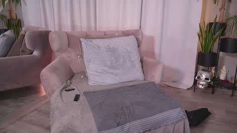 hotmilfbitch online show from 9, 2, 2025