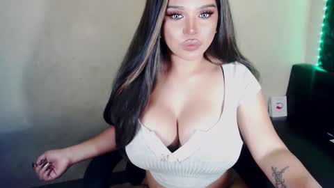 Snapshot of hotsexyhugetrans chatting on 16, 12, 2024 Marga Avery online show from 16, 12, 2024