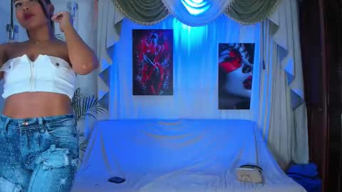 hotties_kittens18 online show from 3, 12, 2025