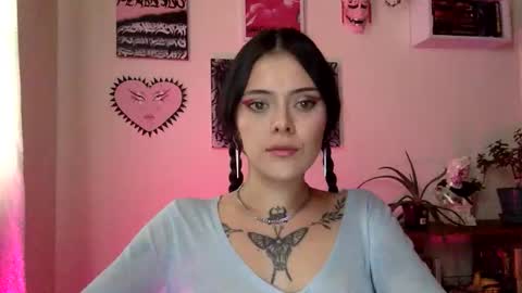 Snapshot of hottietat4u chatting on 13, 11, 2025 Tat online show from 13, 11, 2025