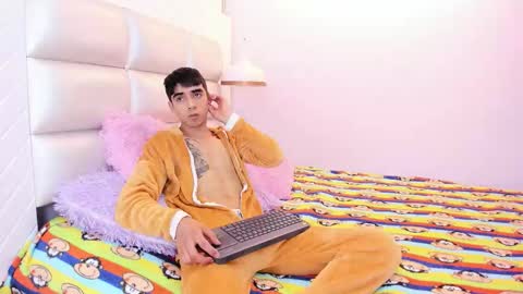 Snapshot of hottiie_guy chatting on 8, 10, 2025 hottiie_guy online show from 8, 10, 2025