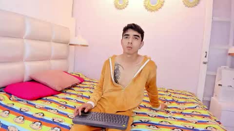 Snapshot of hottiie_guy chatting on 10, 10, 2025 hottiie_guy online show from 10, 10, 2025