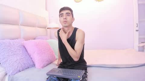 Snapshot of hottiie_guy chatting on 18, 10, 2025 hottiie_guy online show from 18, 10, 2025