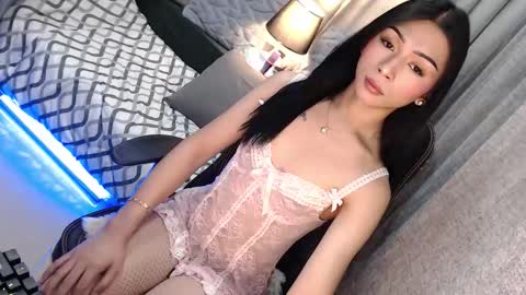 Snapshot of hottmolly100403 chatting on 9, 3, 2026 SCARLET online show from 9, 3, 2026