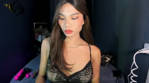 Hi i am Jane half vietnamese and half pinay and would like to meet good person here XOXO online show from 22, 5, 2026