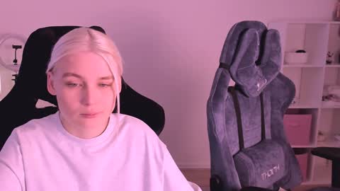 Nessie and Jessie online show from 24, 1, 2025