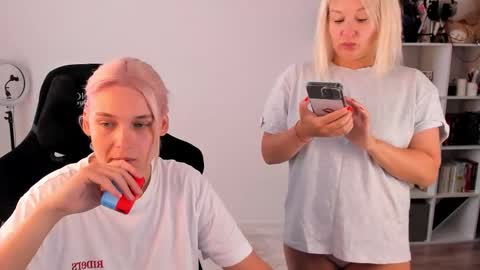 Nessie and Jessie online show from 18, 9, 2025