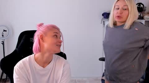 Nessie and Jessie online show from 25, 9, 2025