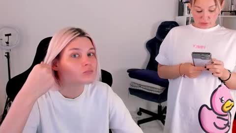 Nessie and Jessie online show from 1, 11, 2025