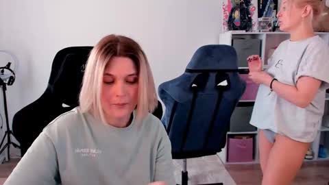 Nessie and Jessie online show from 12, 3, 2026