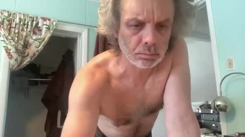 Snapshot of howlingatnothing chatting on 16, 12, 2025 howlingatnothing online show from 16, 12, 2025