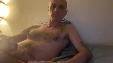 Snapshot of hug14 chatting on 19, 10, 2025 Hug online show from 19, 10, 2025