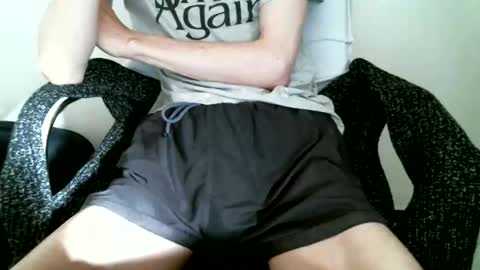 Snapshot of hug_me chatting on 2, 5, 2026 Keanu online show from 2, 5, 2026