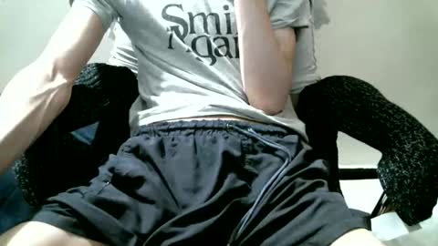 Snapshot of hug_me chatting on 29, 5, 2026 Keanu online show from 29, 5, 2026