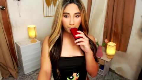 Snapshot of hugeasiancockandrea chatting on 26, 10, 2025 drea online show from 26, 10, 2025