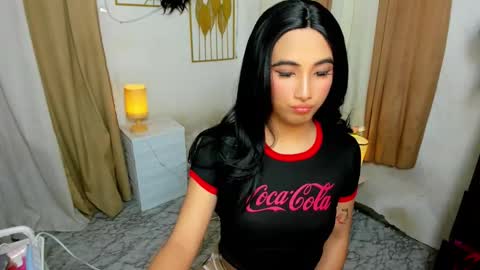 Snapshot of hugeasiancockandrea chatting on 21, 11, 2025 drea online show from 21, 11, 2025