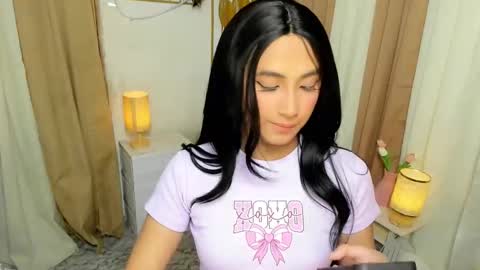 Snapshot of hugeasiancockandrea chatting on 26, 11, 2025 drea online show from 26, 11, 2025