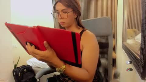 Snapshot of hugecockgoddessxxx chatting on 23, 12, 2024 Queen karen grey online show from 23, 12, 2024