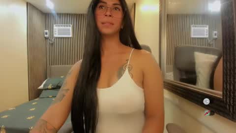 Snapshot of hugecockgoddessxxx chatting on 5, 1, 2025 Queen karen grey online show from 5, 1, 2025