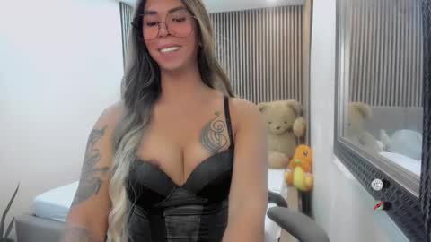 Snapshot of hugecockgoddessxxx chatting on 16, 1, 2025 Queen karen grey online show from 16, 1, 2025