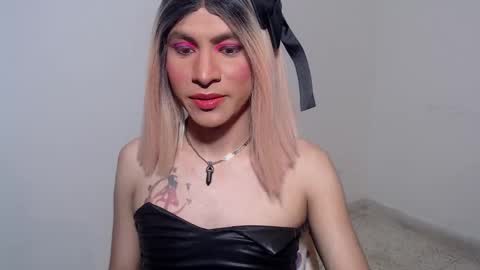 Snapshot of hugedaneska chatting on 25, 11, 2025 Danezka online show from 25, 11, 2025