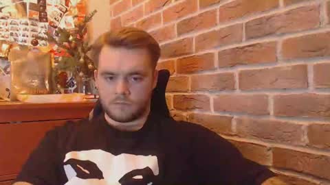 Snapshot of hugo__brad chatting on 12, 1, 2025 Hugo online show from 12, 1, 2025