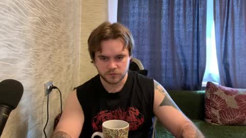 Snapshot of hugo__brad chatting on 25, 4, 2026 Hugo online show from 25, 4, 2026