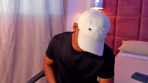 Snapshot of hugo_cano chatting on 2, 11, 2025 Hugo Cano online show from 2, 11, 2025