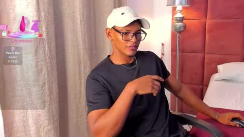 Snapshot of hugo_cano chatting on 11, 11, 2025 Hugo Cano online show from 11, 11, 2025