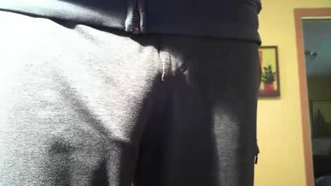 Snapshot of hung_hot_fit10 chatting on 4, 1, 2025 Big uncut cock dripping online show from 4, 1, 2025