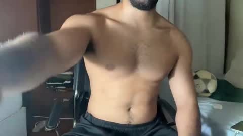 Snapshot of hunglatinnerd chatting on 7, 4, 2026 hunglatinnerd online show from 7, 4, 2026