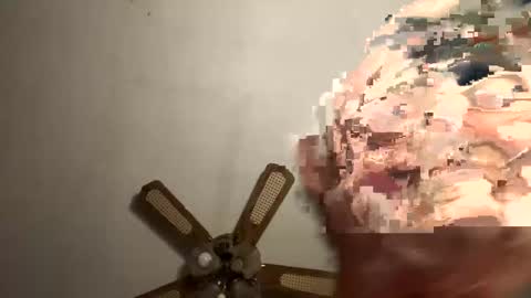 Snapshot of hunglow17 chatting on 6, 12, 2024 hunglow17 online show from 6, 12, 2024