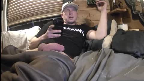 Snapshot of hungsingledad79 chatting on 5, 12, 2024 HuingsingleDad79 online show from 5, 12, 2024