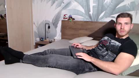 Hunter Bridges online show from 1, 1, 2025