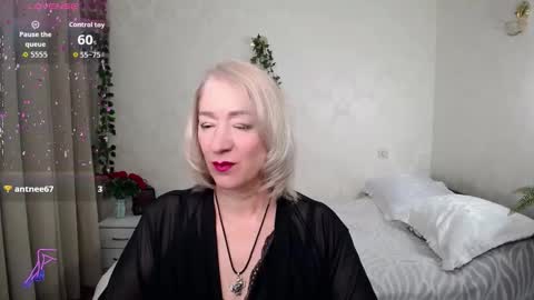 Snapshot of hunters_woman chatting on 24, 11, 2025 Irena online show from 24, 11, 2025