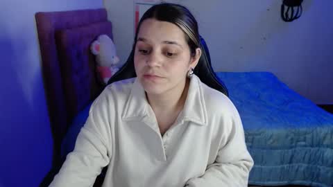 Snapshot of hyun22148625 chatting on 25, 9, 2025 Hello Im Julieta Im 25 years old and I love being here. Thank you for visiting my living room. The only rule is that you hap online show from 25, 9, 2025