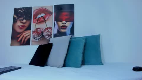 Snapshot of i_am_dolls chatting on 6, 11, 2025 The Dolls online show from 6, 11, 2025