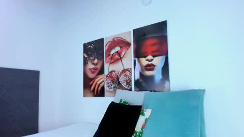 Snapshot of i_am_dolls chatting on 18, 11, 2025 The Dolls online show from 18, 11, 2025