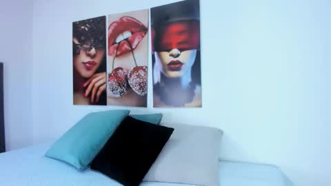 Snapshot of i_am_dolls chatting on 15, 12, 2025 The Dolls online show from 15, 12, 2025