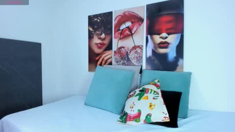 Snapshot of i_am_dolls chatting on 17, 12, 2025 The Dolls online show from 17, 12, 2025